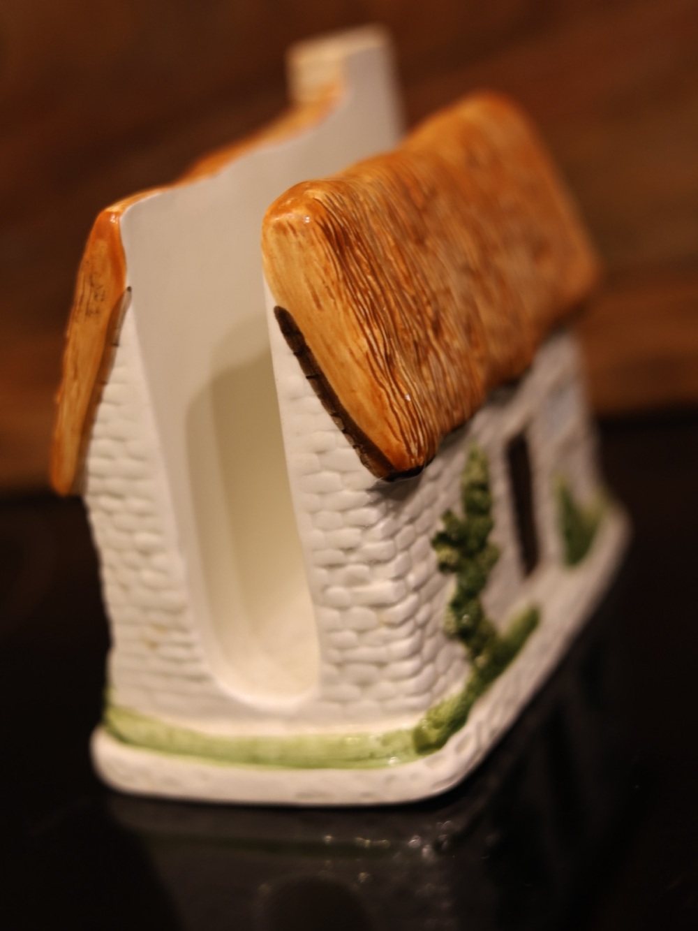 Otagiri Ceramic Cottage Napkin Holder - White & Brown & Green